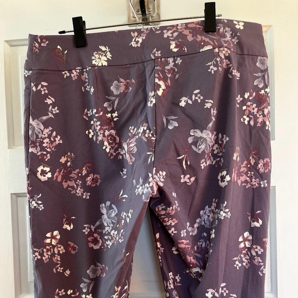 Floral Christopher & Banks Capri - Picture 2 of 4